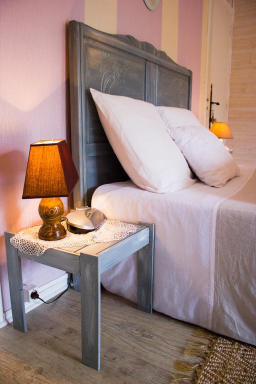 Aux Ronzieres Bed & Breakfast Pouilly-sous-Charlieu Room photo