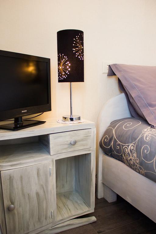 Aux Ronzieres Bed & Breakfast Pouilly-sous-Charlieu Room photo